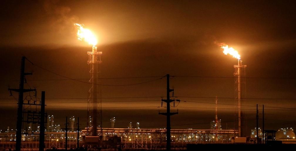 تصعيد قرب مضيق هرمز يعيد النفط قرب 100 دولار للبرميل