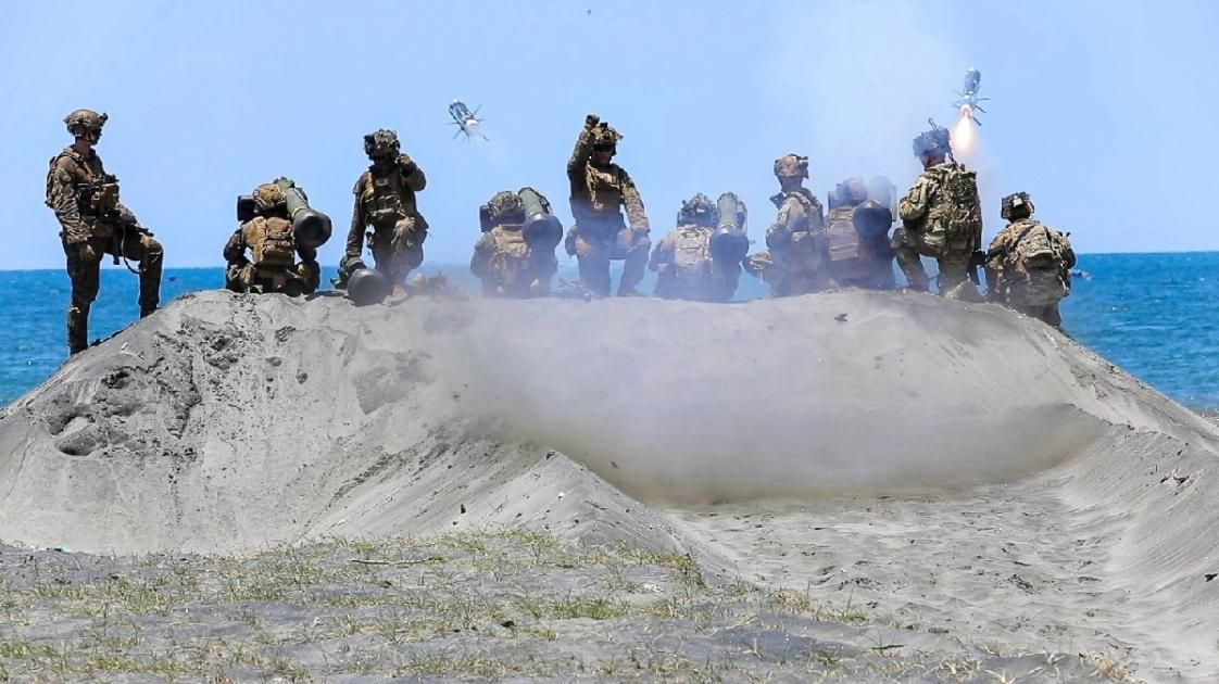 قوة يابانية في مناورات أمريكية - فلبينية.. وتدريبات متزامنة لجيش التحرير الصيني