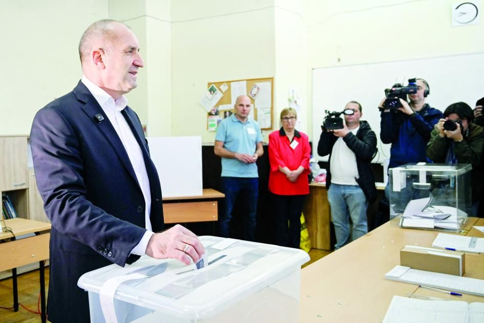 اقتراع في بلغاريا لانتخاب برلمان جديد.. وراديف الأوفر حظاً