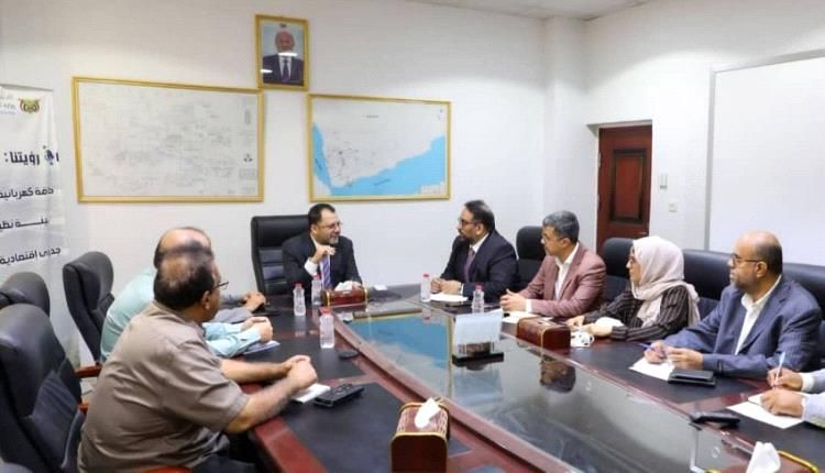 الكهرباء تبحث مع الفريق الاقتصادي خطة تعافي وتعزيز قدرات قطاع الطاقة