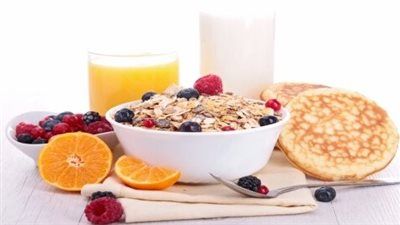 فطور صحي لمرضى الكوليسترول يعزز صحة القلب والطاقة اليومية - الخليج الان