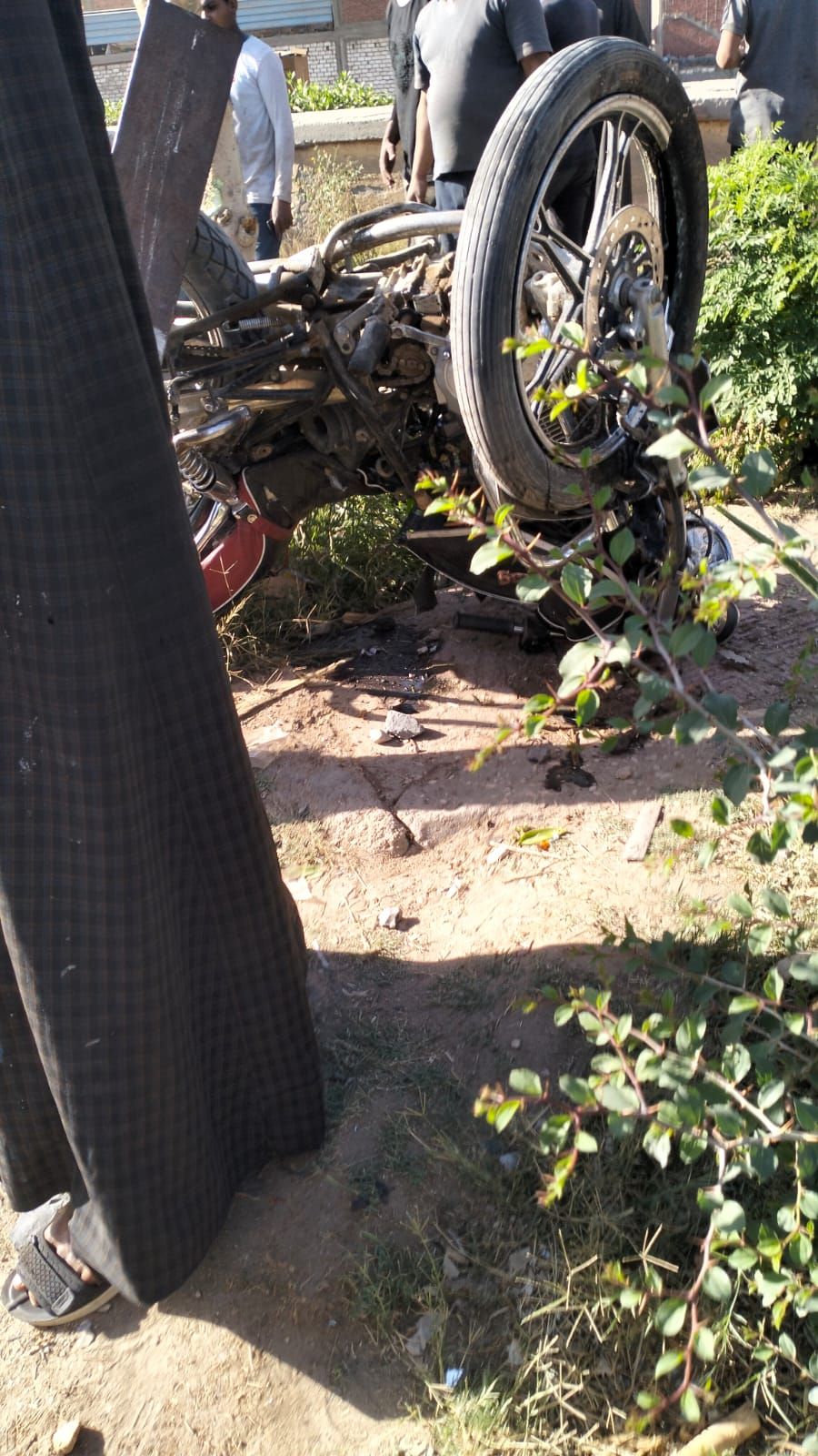 مصرع طبيب أسنان أسفل عجلات القطار بمزلقان كوبري حلاوة في دشنا بقنا - الخليج الان