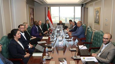 وزير الكهرباء يبحث مع "سكاتك" تنفيذ مشروعات بـ1.8 مليار دولار لتحقيق 45% طاقة نظيفة بحلول 2028 - الخليج الان