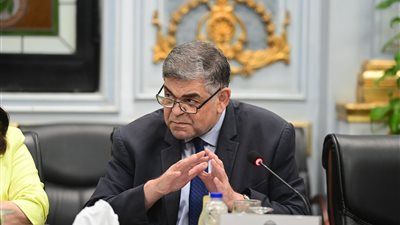 وزير الصحة يهنئ الدكتور أشرف حاتم بمناسبة فوزه ممثلا لمصر في عضوية لجنة الصحة بالاتحاد البرلماني الدولي - الخليج الان