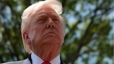 تفاصيل 24 ساعة من الجنون الرئاسي.. نوبات نعاس ترامب ومشاريع زرقاء تصدم الجميع - الخليج الان