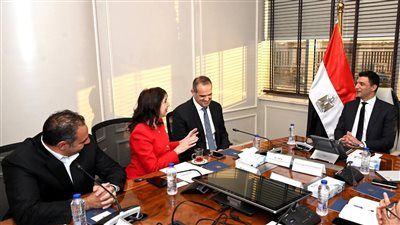 وزير الصناعة يبحث مع شركة كوكاكولا هيلينك مصر الخطط التوسعية للشركة بالسوق المصري - الخليج الان