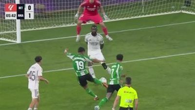 ريال بتيس ضد الريال.. ملخص اهداف ونتيجه مباراة ريال مدريد وريال بيتيس في الدوري الإسباني بعد مرور 80 دقيقة - الخليج الان