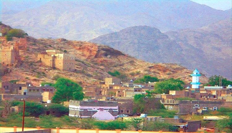 اشتباك مفاجئ بين مسلحين داخل سوق في أبين يسفر عن إصابة مدني