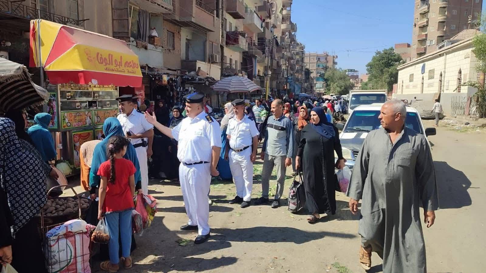 حملة أمنية ومرورية مكبرة بدائرة قسم أول الفيوم.. تنفيذ أحكام ورفع الإشغالات ومصادرة مخالفات الكافيهات لإعادة الانضباط للشوارع - الخليج الان