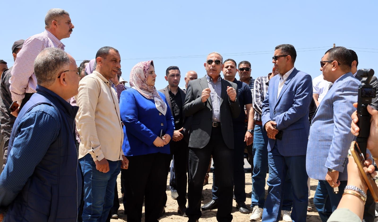 محافظ الإسماعيلية يتفقد محاور مرورية ومواقع خدمية بالقصاصين ويوجه بحلول عاجلة لتحسين الطرق والبنية التحتية - الخليج الان
