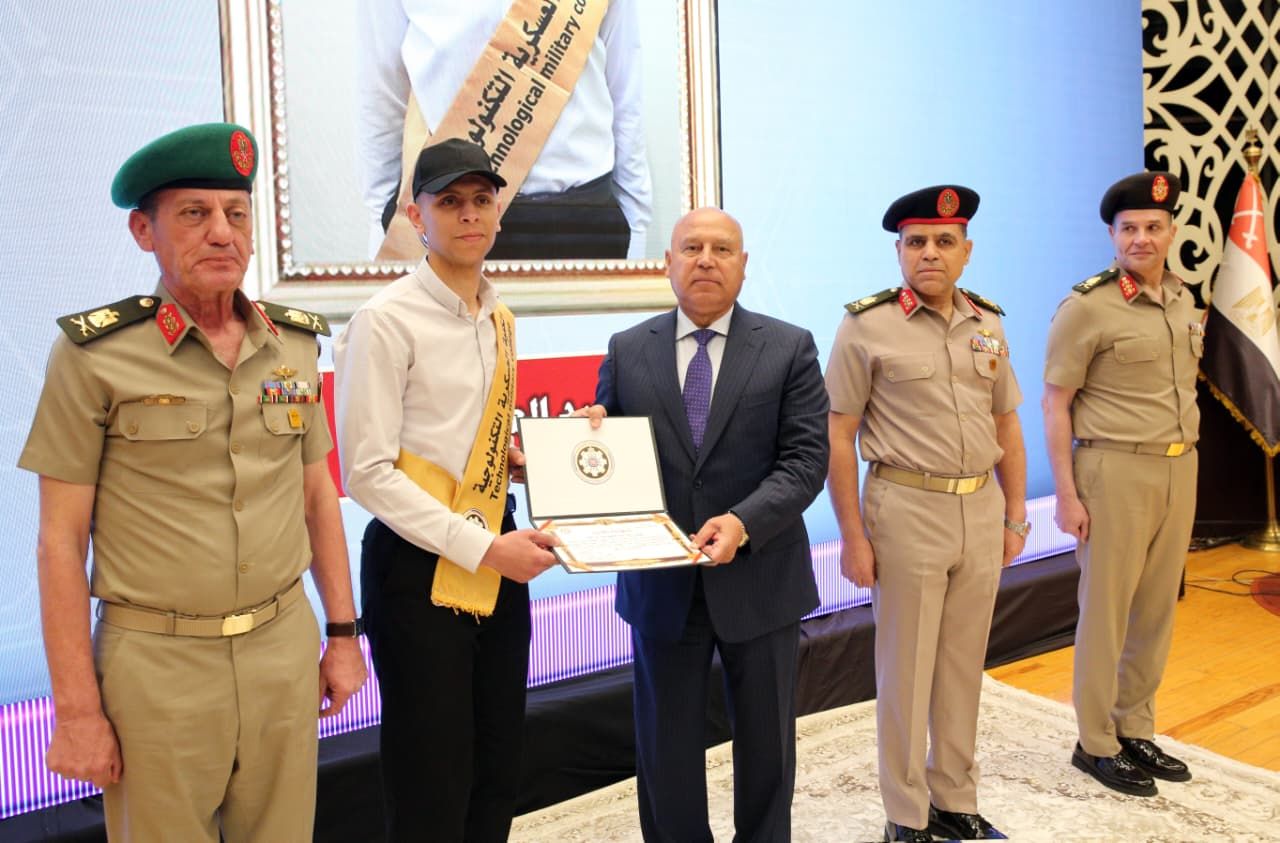 الأكاديمية العسكرية تنظم مراسم الاحتفال بتخرج دورات تدريبية للمرشحين للعمل بوزارة النقل - الخليج الان