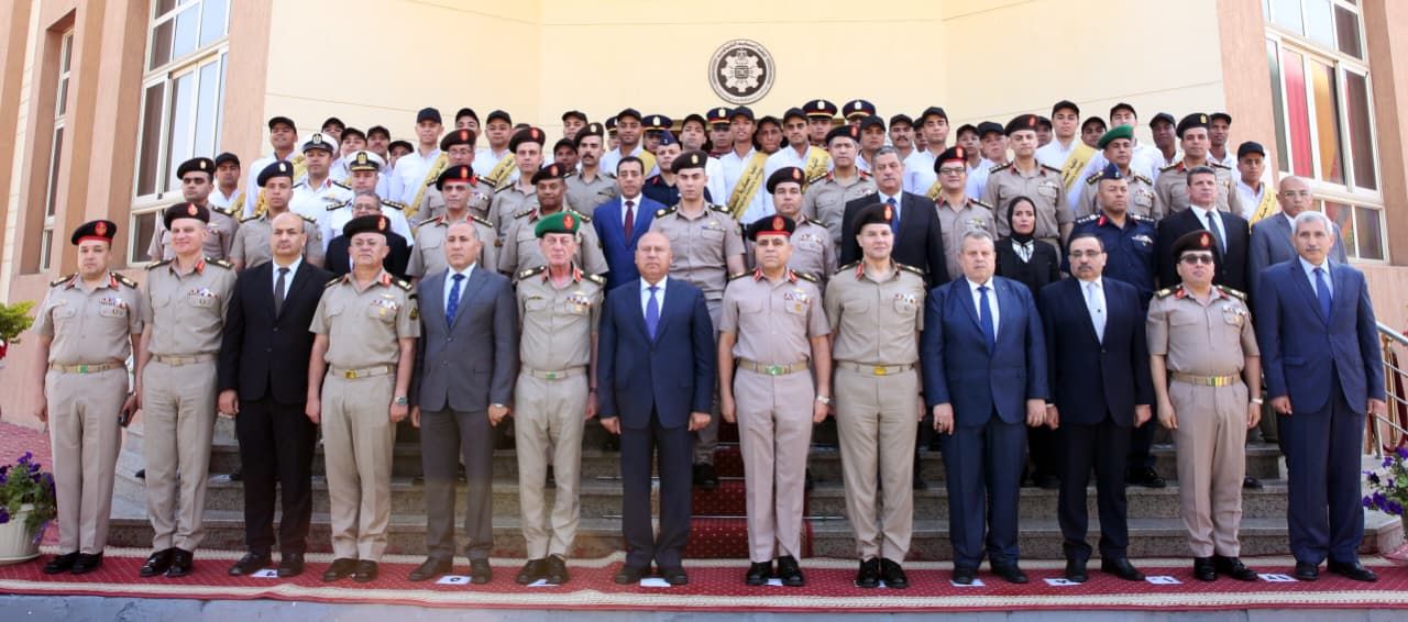 الأكاديمية العسكرية تنظم مراسم الاحتفال بتخرج دورات تدريبية للمرشحين للعمل بوزارة النقل - الخليج الان