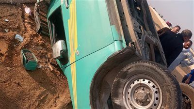 بالأسماء.. تفاصيل مصرع شخص وإصابة 13 في حادث سير مروع بشمال المنيا - الخليج الان