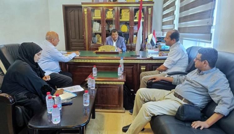 محلي المهرة يدشن لقاء تشاوري لتعزيز القدرات ويقف على مستوى تنفيذ مشروع دعم سبل العيش