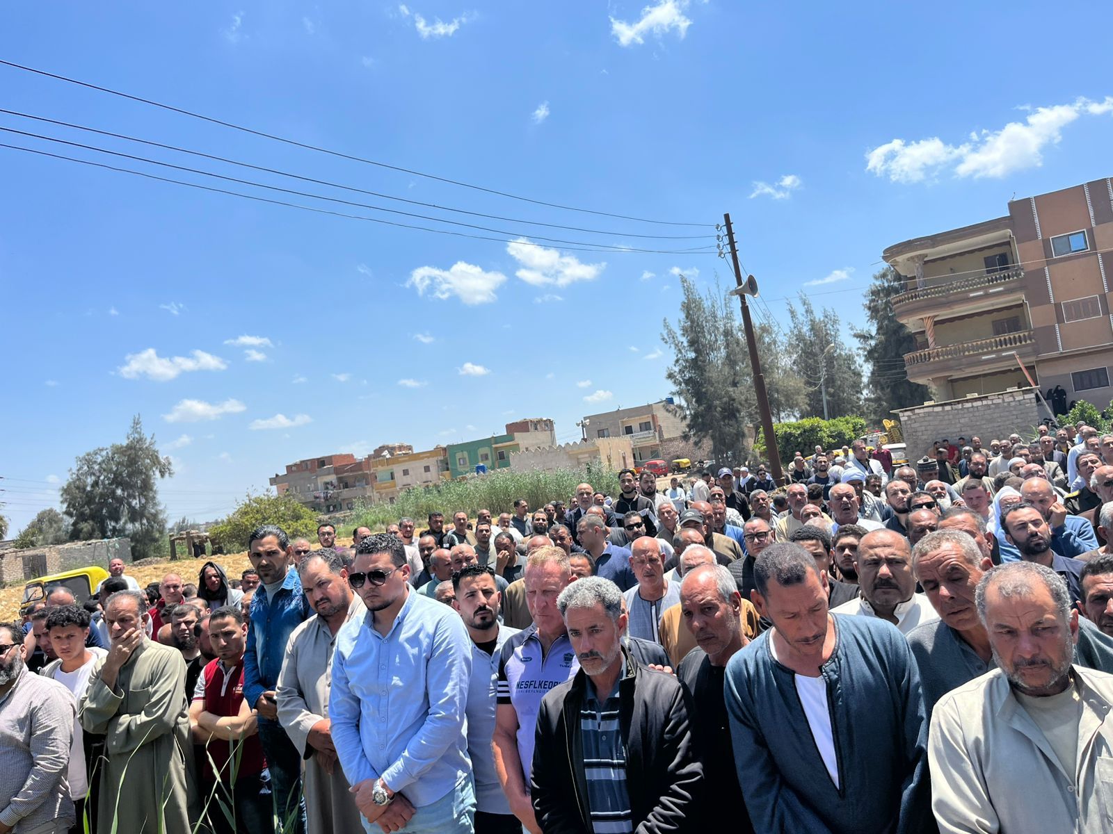 لحق بنجله ..تشييع جثمان طبيب توفي إثر حريق شقته بكفر الشيخ - الخليج الان