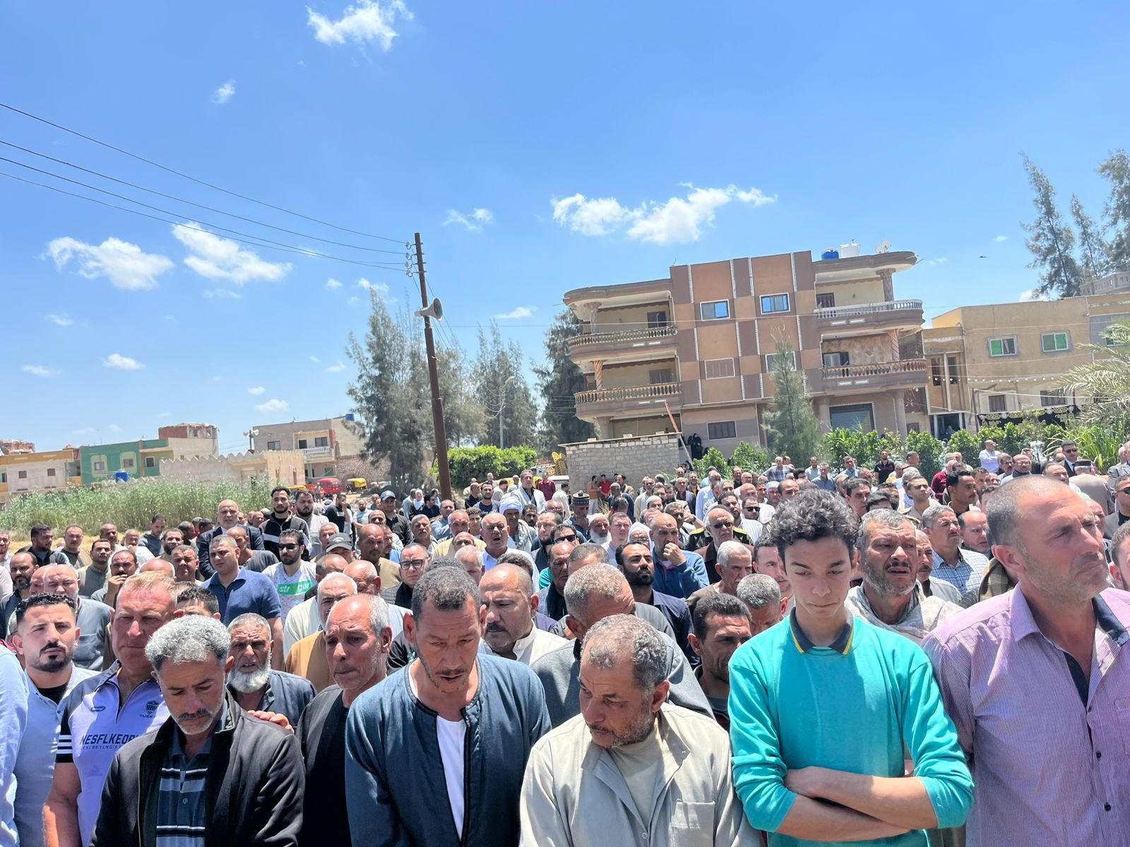 لحق بنجله ..تشييع جثمان طبيب توفي إثر حريق شقته بكفر الشيخ - الخليج الان