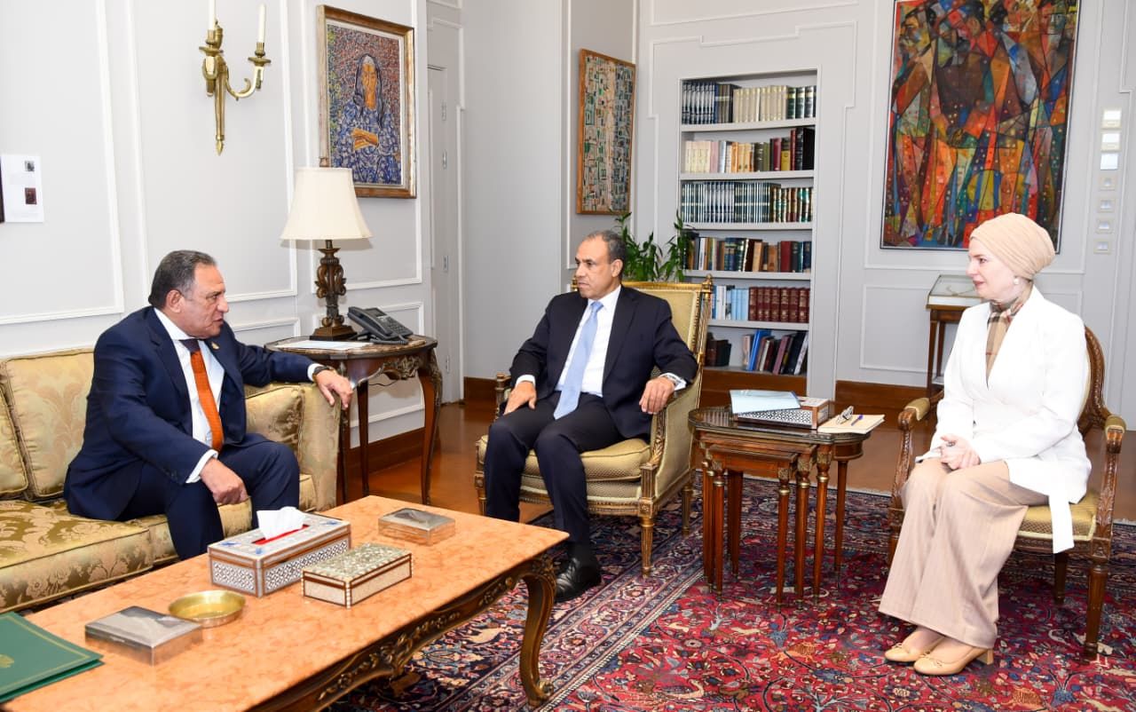 وزير الخارجية يلتقي رئيس لجنة الشئون العربية بمجلس النواب|صور - الخليج الان