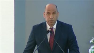 وزير العمل يعلن توفير أكثر من مليون فرصة عمل في الداخل والخارج خلال عام - الخليج الان