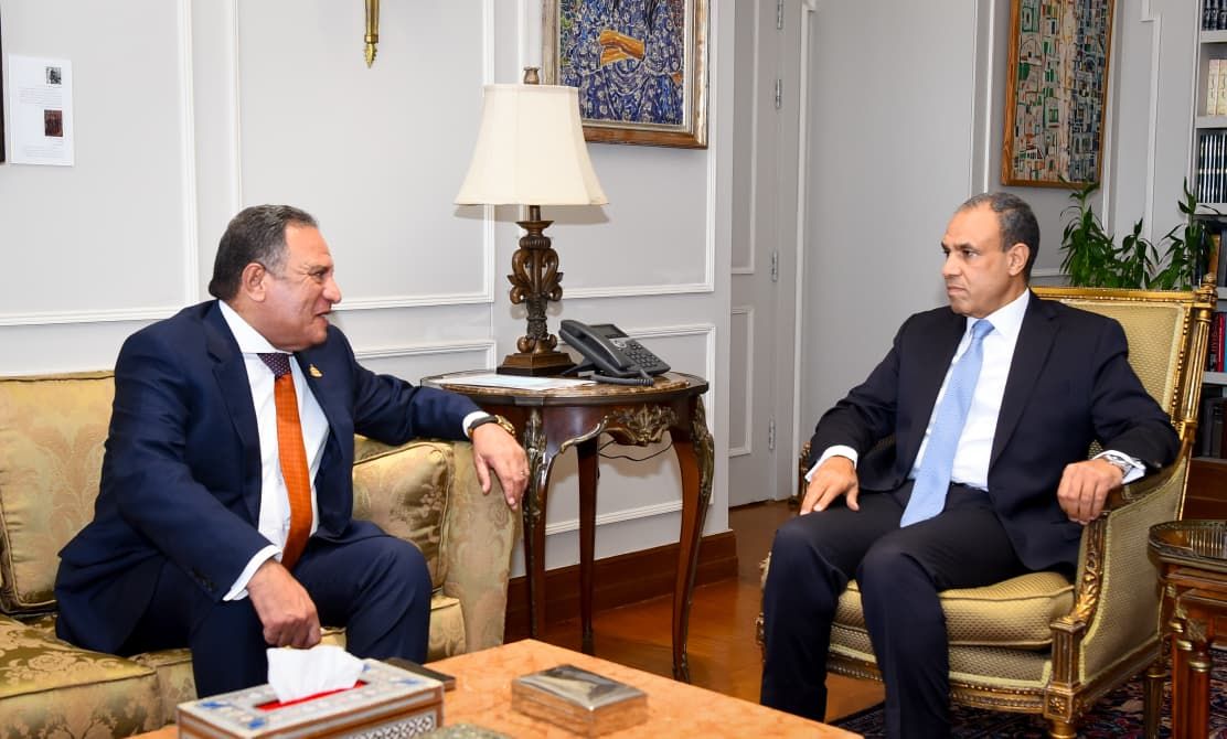وزير الخارجية يلتقي رئيس لجنة الشئون العربية بمجلس النواب|صور - الخليج الان
