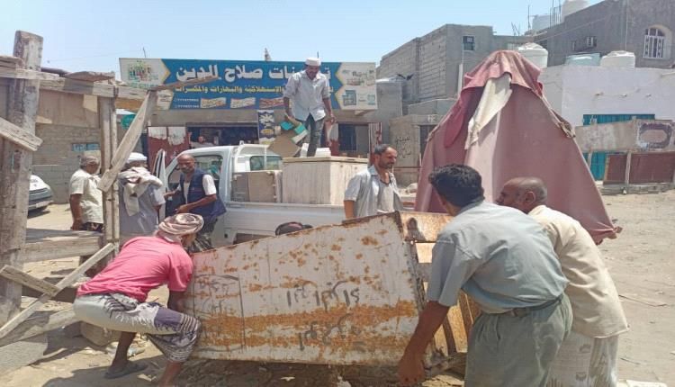حملة لإزالة المظاهر العشوائية وتنظيم الحركة المرورية في عدد من شوارع البريقة