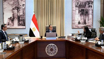 رئيس الوزراء يتابع جهود حوكمة منظومات الدعم والحماية الاجتماعية - الخليج الان