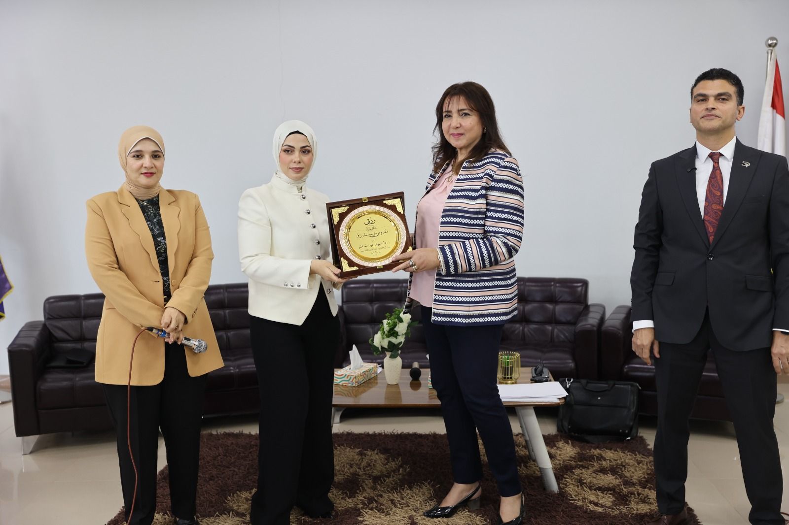 مؤسسة رزق لتنمية المجتمع.. حين يتحول العطاء إلى أمل يُغيّر حياة الشباب.. ندوة تثقيفية لطلاب جامعة بدر عن طريق "التواصل الفعال" - الخليج الان