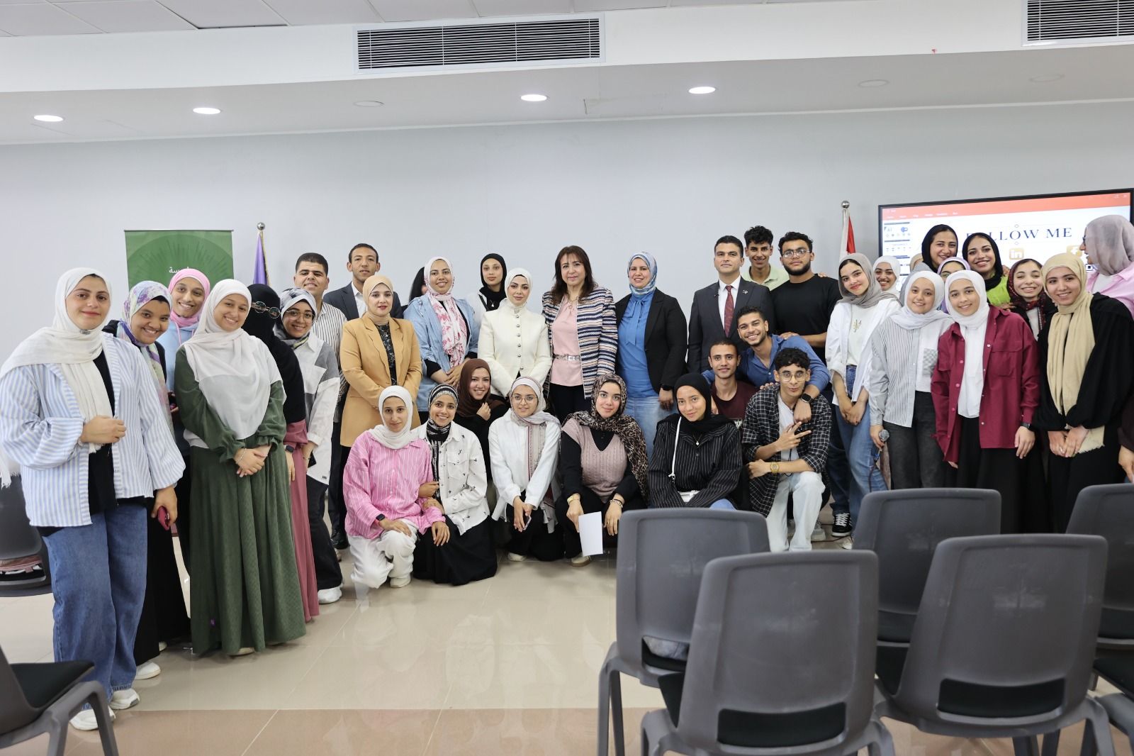 مؤسسة رزق لتنمية المجتمع.. حين يتحول العطاء إلى أمل يُغيّر حياة الشباب.. ندوة تثقيفية لطلاب جامعة بدر عن طريق "التواصل الفعال" - الخليج الان