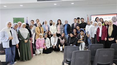 مؤسسة رزق لتنمية المجتمع.. حين يتحول العطاء إلى أمل يُغيّر حياة الشباب.. ندوة تثقيفية لطلاب جامعة بدر عن طريق "التواصل الفعال" - الخليج الان