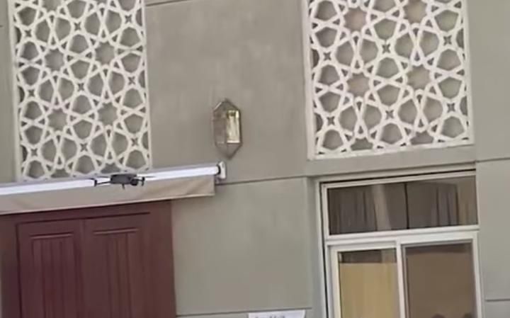 طائرة درون ولافتة بـ "نسيانك صعب أكيد".. اللقطات الأولى من عزاء هاني شاكر - الخليج الان