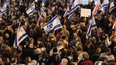 ليلة احتجاجية غاضبة في تل أبيب.. آلاف الإسرائيليين يطالبون بانتخابات مبكرة - الخليج الان