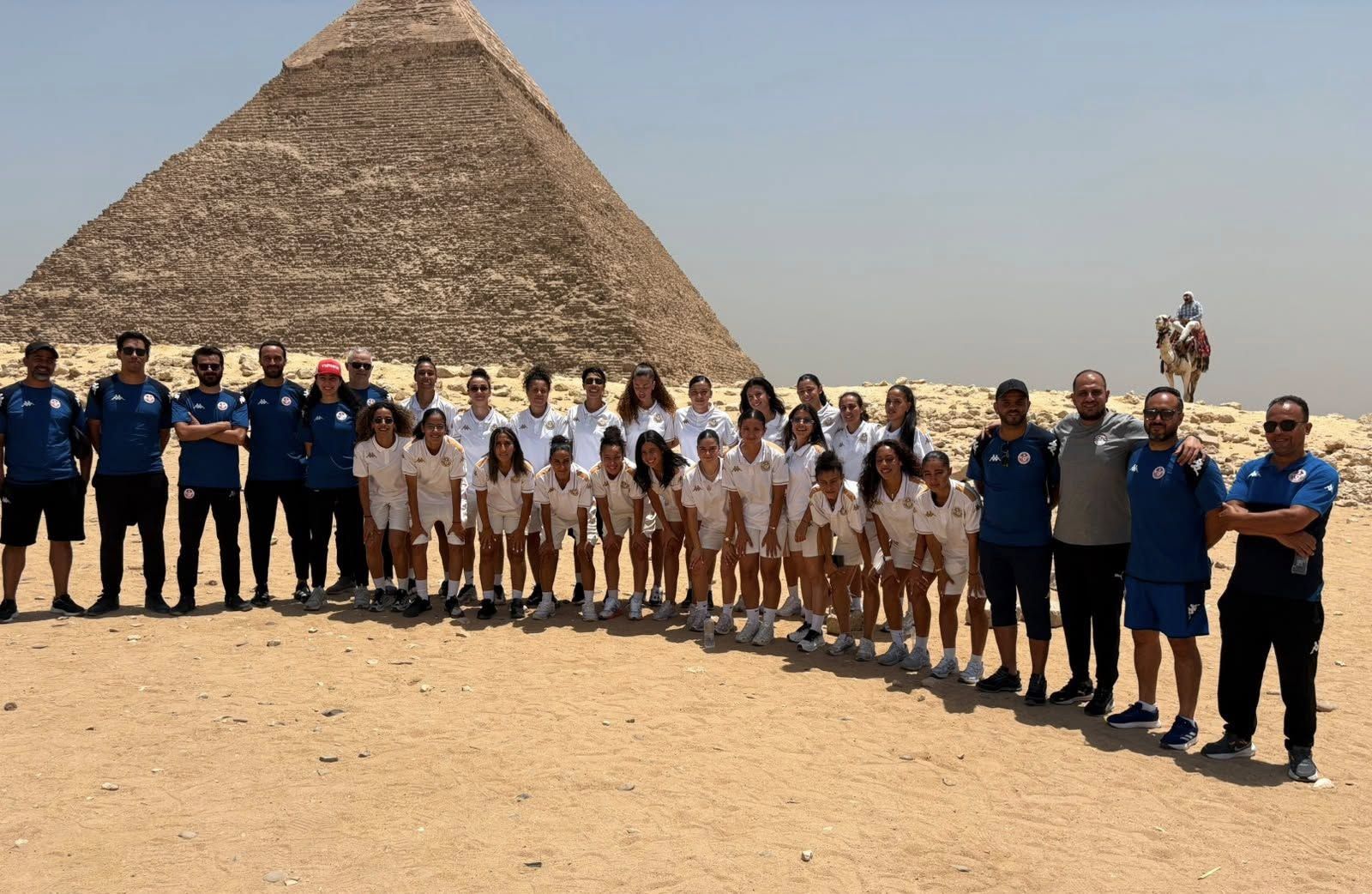منتخب تونس للكرة النسائية يشيد بحفاوة الاستقبال في مصر ويزور الأهرامات - الخليج الان