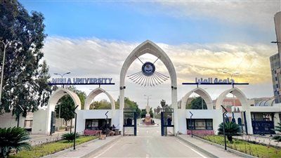 ردا على منع الطلبة من دخول الامتحان : رئيس جامعة المنيا : الالتزام بتحقيق العدالة و الالتزام بالمواعيد المقررة - الخليج الان