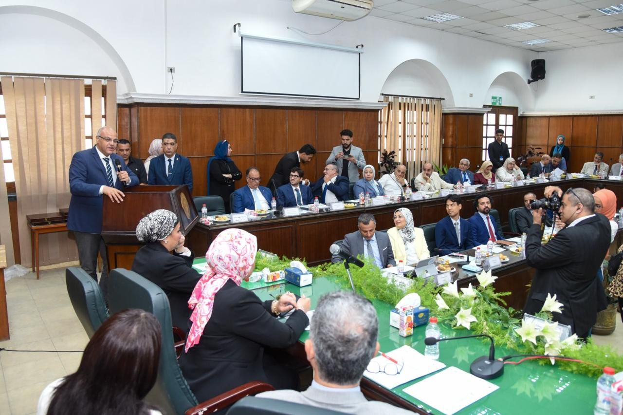 محافظ الإسكندرية يفتتح اول مركز جامعي لتصنيع الطماطم المقشرة في مصر باستثمارات تتجاوز 45 مليون جنية - الخليج الان