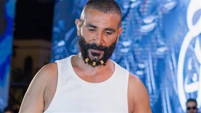 أحمد سعد يبرر إطلالاته المثيرة للجدل: "لما كنت طبيعي مكنش ليا وجود" - الخليج الان