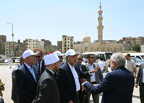 رئيس الوزراء يتفقد أعمال ترميم وإعادة إحياء مسجد المسبح والمنطقة المحيطة به المواجهة لمنطقة السيدة عائشة - الخليج الان