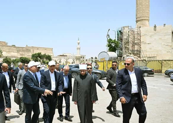 رئيس الوزراء يتفقد أعمال ترميم وإعادة إحياء مسجد المسبح والمنطقة المحيطة به المواجهة لمنطقة السيدة عائشة - الخليج الان