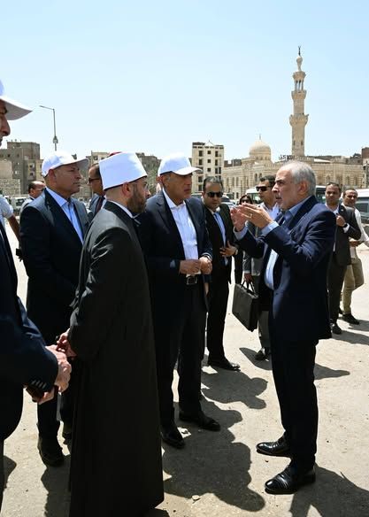 رئيس الوزراء يتفقد أعمال ترميم وإعادة إحياء مسجد المسبح والمنطقة المحيطة به المواجهة لمنطقة السيدة عائشة - الخليج الان