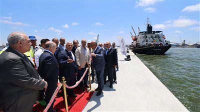 وزير النقل يشهد استقبال أرصفة محطة تليجراف الخليج بميناء الإسكندرية 6 سفن تجارية - الخليج الان