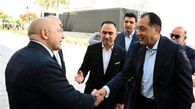 رئيس الوزراء يفتتح ويتفقد عددًا من المشروعات الصناعية بالسادس من أكتوبر - الخليج الان