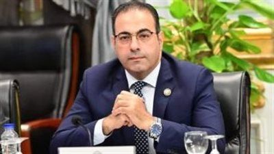 الدكتور محمود حسين يهنئ النادي المصري بفوزه بكأس الرابطة المصرية - الخليج الان