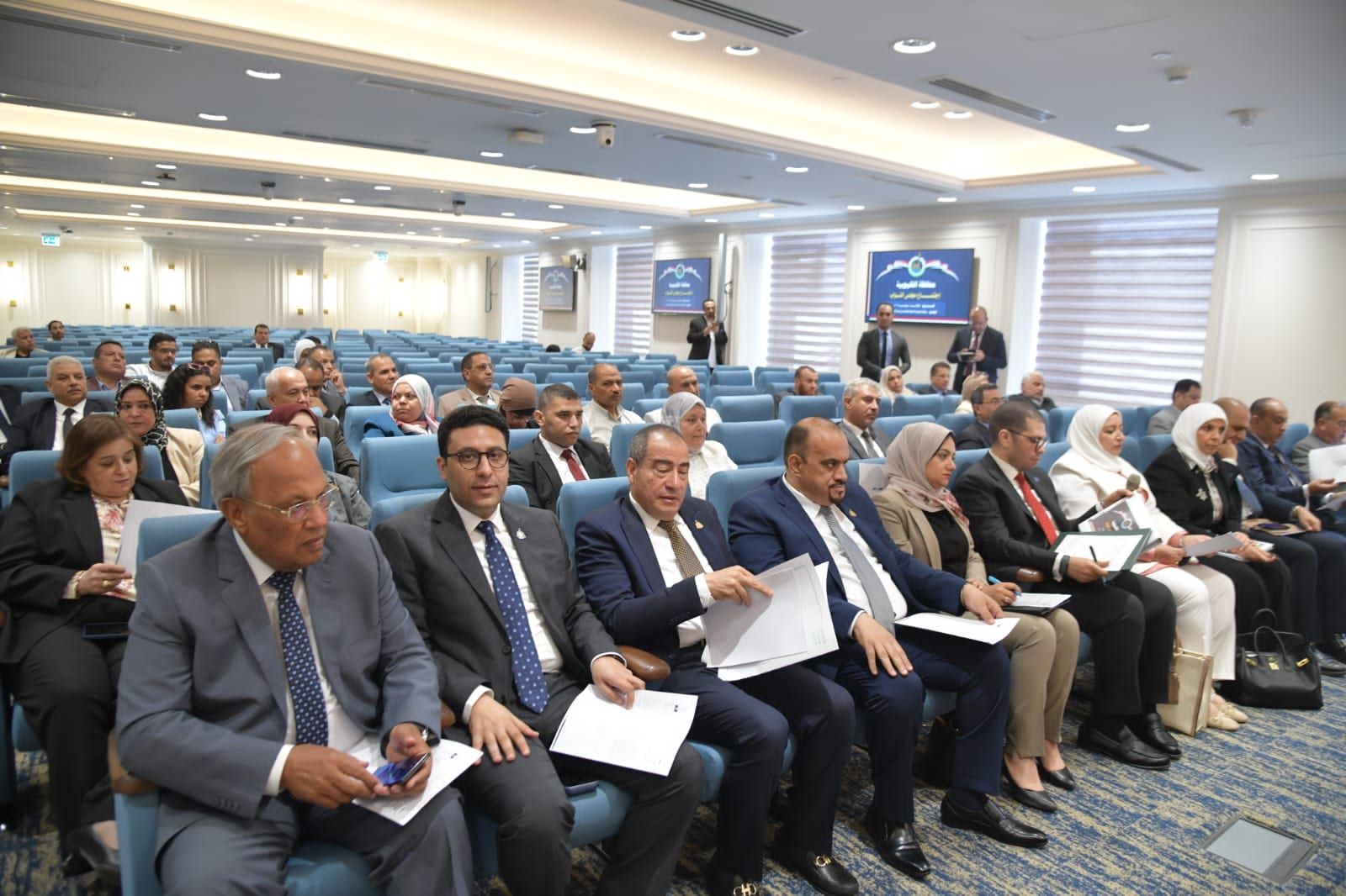 الإدارة المحلية بالنواب تناقش تدهور منظومة النظافة بشبرا الخيمة وإجراءات صارمة ضد الشركات المتقاعسة - الخليج الان