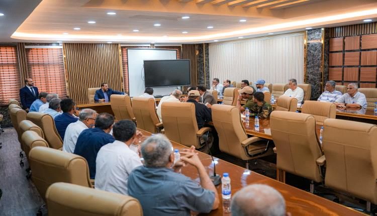 عدن تشدد قبضتها على البناء العشوائي.. والمحافظ شيخ يوجه بحزمة إجراءات صارمة