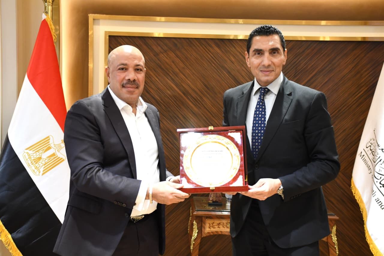 وزير الشباب والرياضة يبحث رعاية الموهوبين مع وليد التايب - الخليج الان