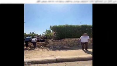 خلاف بين سكان كومبوند بالتجمع الخامس بسبب بوابة جديدة - الخليج الان
