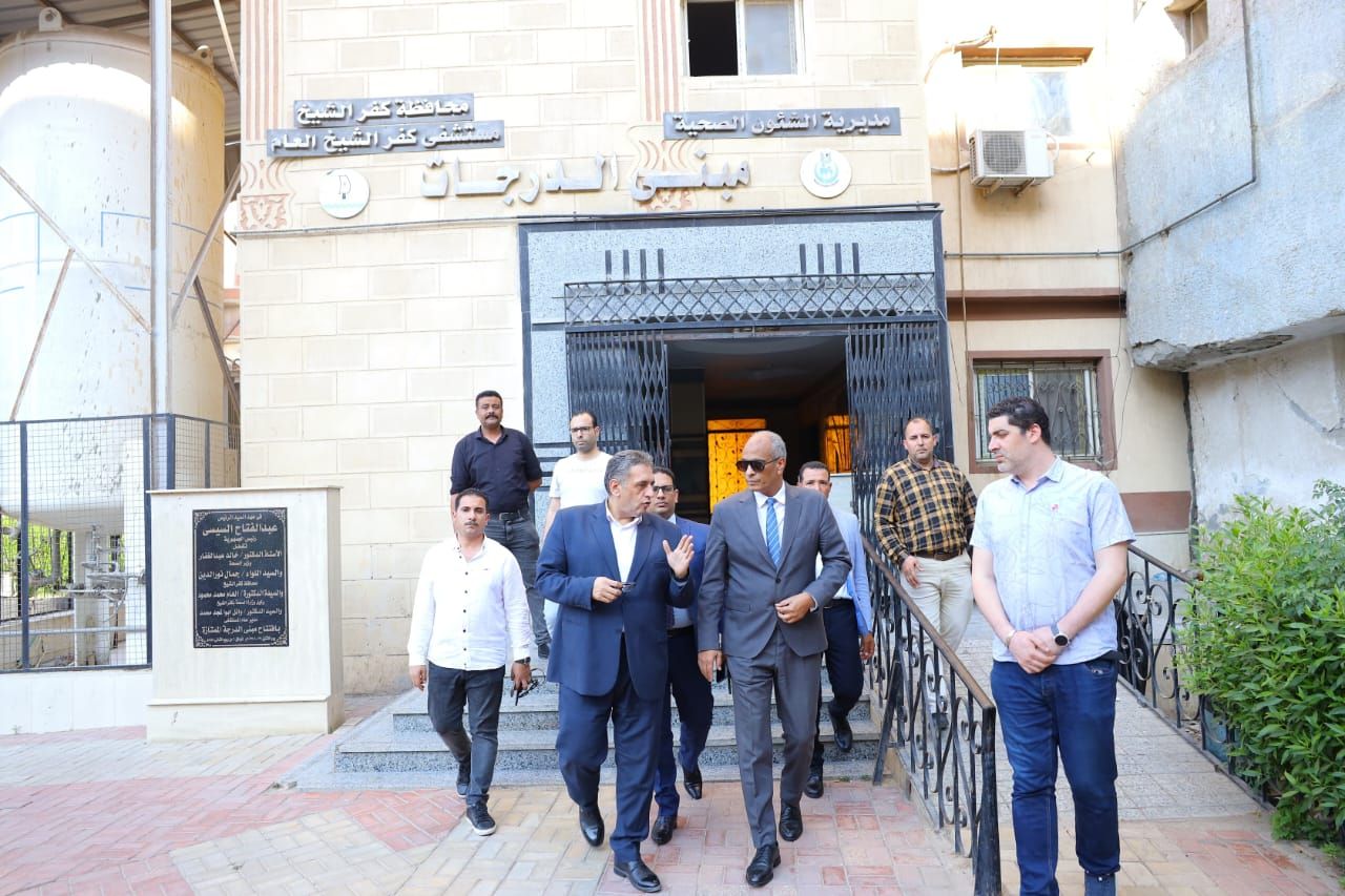 محافظ كفرالشيخ يطمئن على رئيس قرية أُصيبت أثناء أداء واجبها.. ويوجه بتوفير الرعاية الطبية الكاملة - الخليج الان