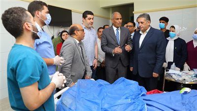 محافظ كفرالشيخ يطمئن على رئيس قرية أُصيبت أثناء أداء واجبها.. ويوجه بتوفير الرعاية الطبية الكاملة - الخليج الان