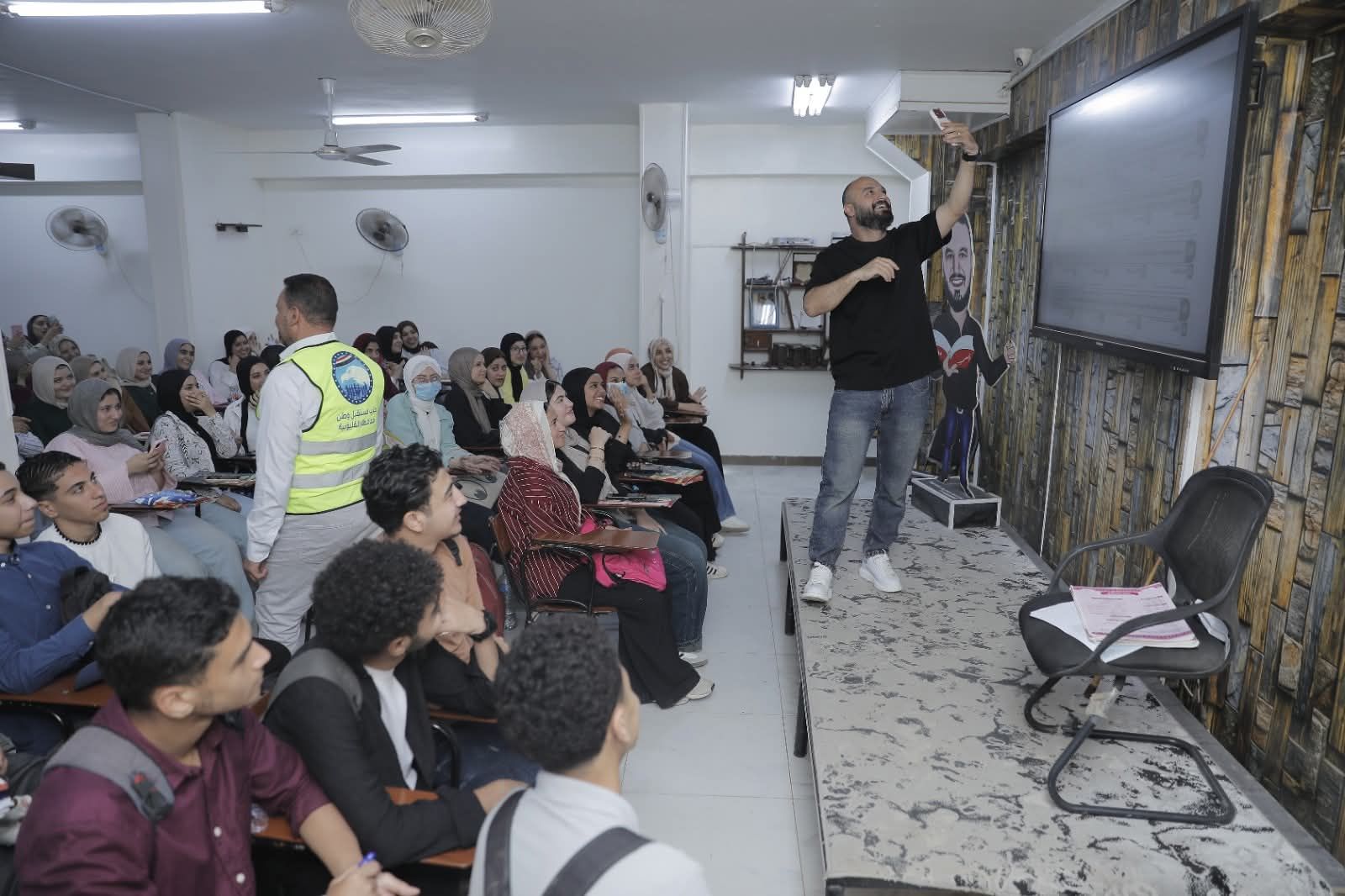 مراجعات الثانوية العامة المجانية بالقناطر الخيرية برعاية مستقبل وطن القليوبية - الخليج الان