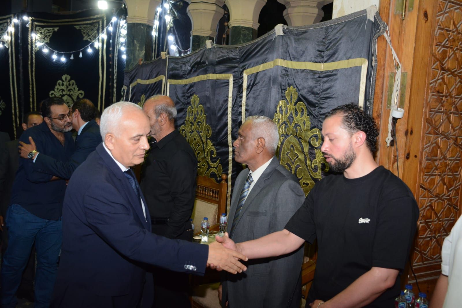 د. رضا حجازي امين التعليم بمستقبل وطن يؤدي واجب العزاء في الزميل مصطفى الشربيني مسؤول ملف البرلمان بموقع تليجراف الخليج - الخليج الان
