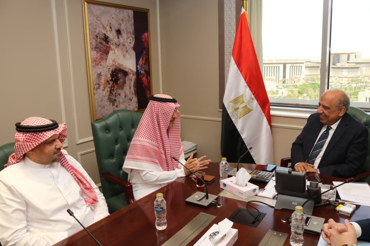 الكهرباء: تنفيذ مشروعات طاقة رياح قدرة 2300 ميجاوات في مناطق جبل الزيت وخليج السويس وجنوب الغردقة - الخليج الان