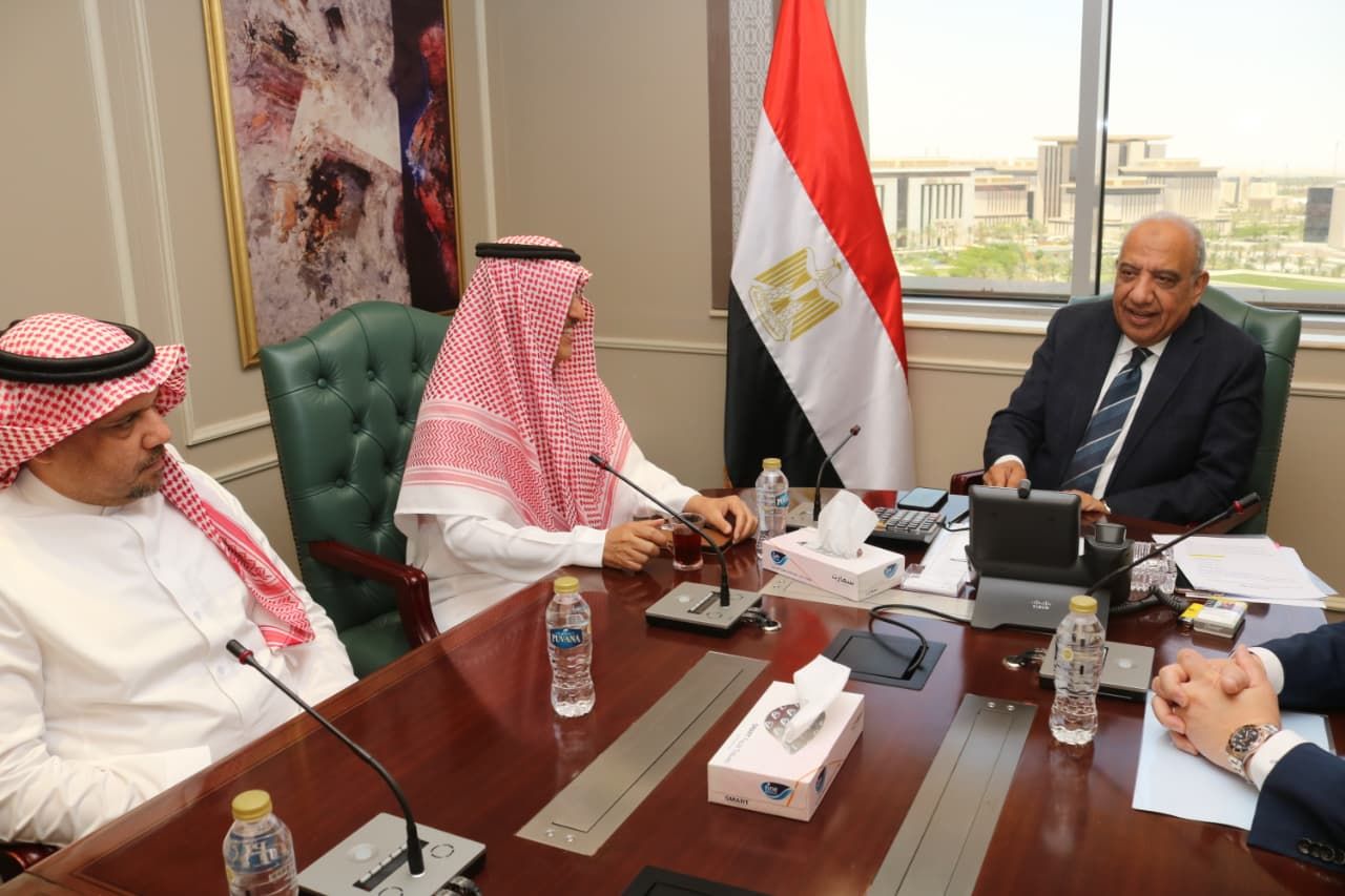 الكهرباء: تنفيذ مشروعات طاقة رياح قدرة 2300 ميجاوات في مناطق جبل الزيت وخليج السويس وجنوب الغردقة - الخليج الان